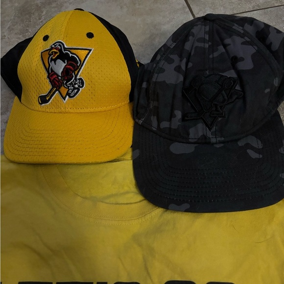 Pittsburgh Penguins T-Shirt and Two Caps Bundle - Picture 2 of 4